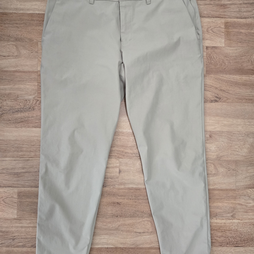 Lululemon Pants Men’s Size 38 Light Cream Relaxed Taper Smooth Twill - Picture 4 of 10